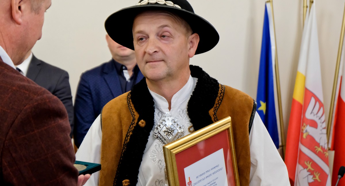 Andrzej Słonina zasłużony dla powiatu. "Życzę Państwu radnym jak najwięcej zgody"