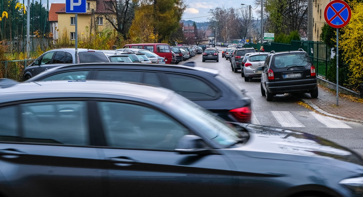 Płatne parkingi przy ul. Szpitalnej. Radni myślą o kolejnych parkomatach w okolicach galerii