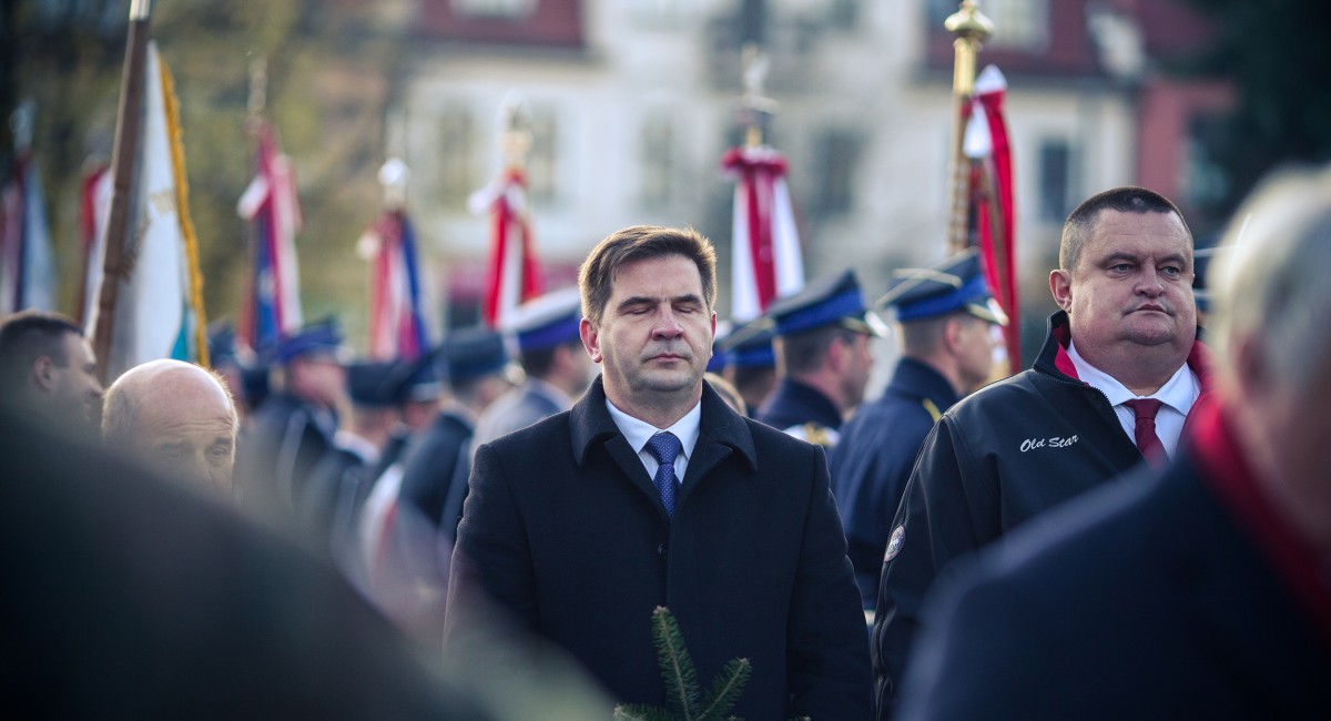 Pomyłka, czy celowe działanie? Radny Wójtowicz oburzony zachowaniem prowadzącego Święto Niepodległości