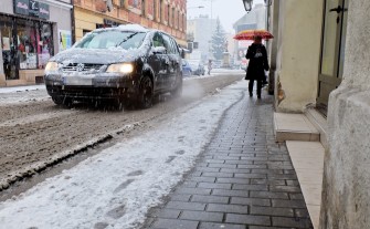 Spadł pierwszy śnieg: Zobacz kto odśnieża drogi w twojej miejscowości