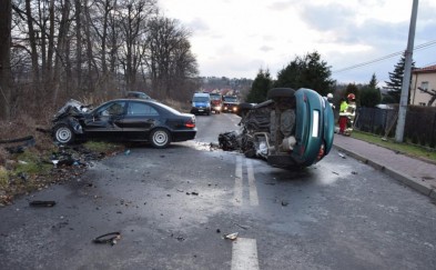 „Stracił panowanie nad samochodem”. Dwie osoby nie żyją