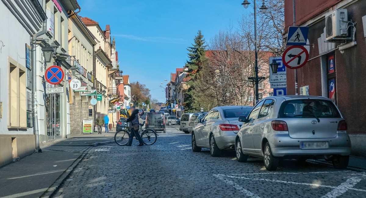 Rząd wprowadza ograniczenia w przemieszczaniu. Zgromadzenia do 2 osób. „Zmiany dotyczą wszystkich”