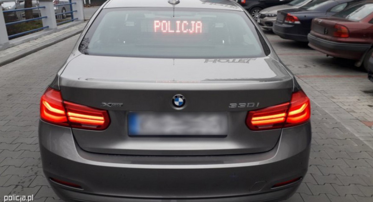 Mniejszy ruch na drogach. Kierowców kusi prędkość, więc pędzą. Tak tracą prawa jazdy