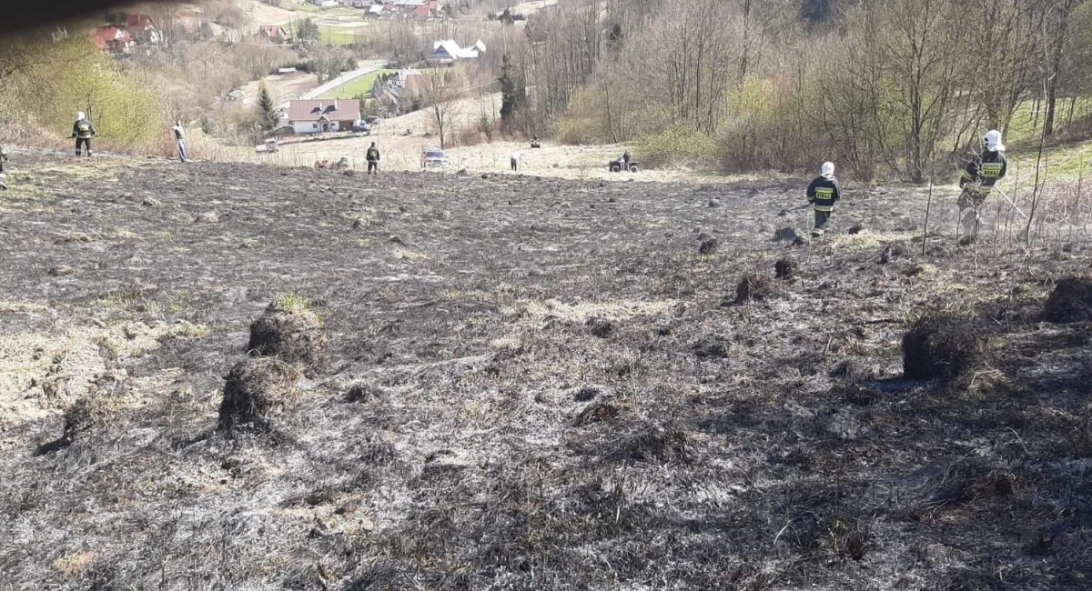 W Święta Wielkanocne nie wszyscy zostali w domach. Gospodarze wypalali łąki i pola