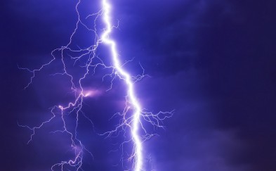 Burze z gradem i wiatr do 75 km/h w powiecie myślenickim