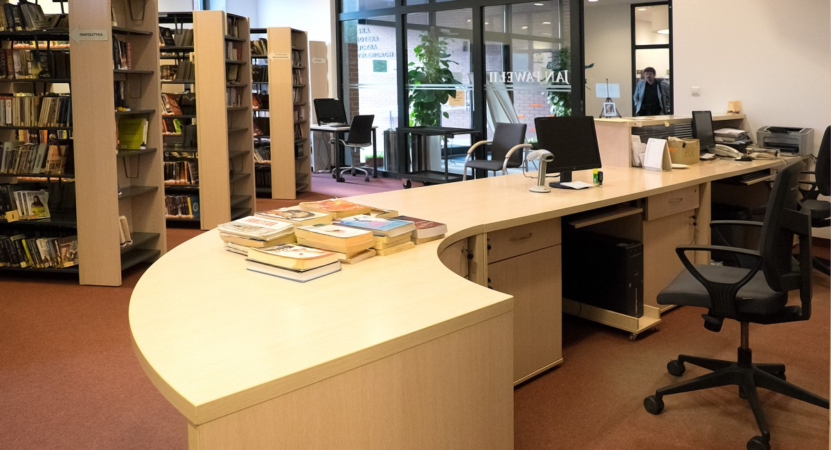 Biblioteka otwiera drzwi. „Osoby wykazujące oznaki przeziębienia nie będą obsługiwane”