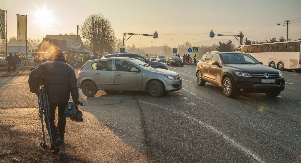 Sześć firm chce brać udział w budowie tunelu pod Zakopianką. Na ten czas mieszkańcy domagają się świateł
