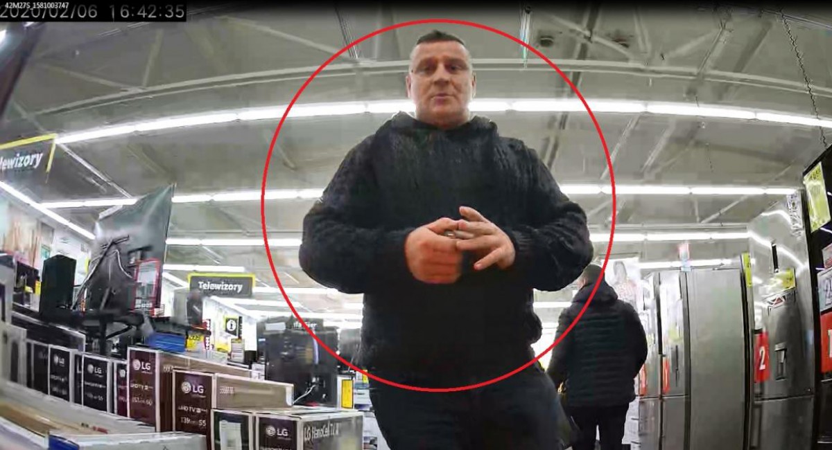 Ukradł zegarek ze sklepu. Szuka go policja