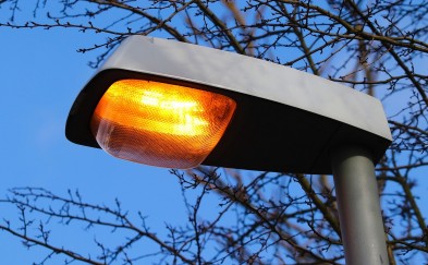 Lampy będą oświetlać ulice krócej. Wójt szuka oszczędności