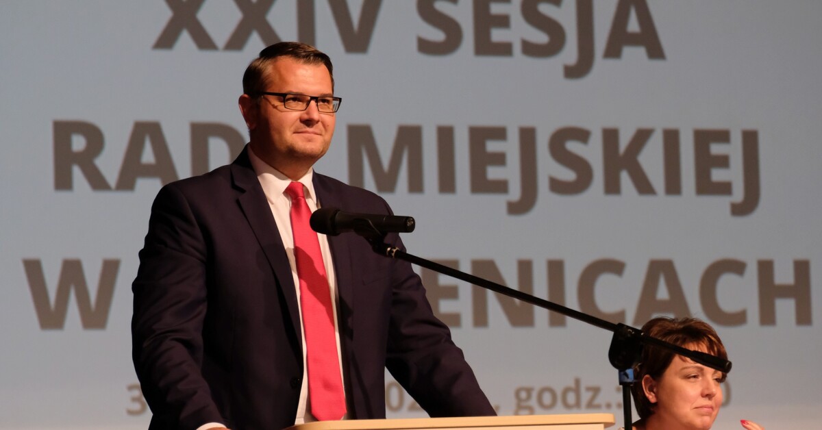 Jarosław Szlachetka z wotum zaufania za rok 2019. Poparło go 15 radnych, 4 się wstrzymało, a 1 osoba była przeciw