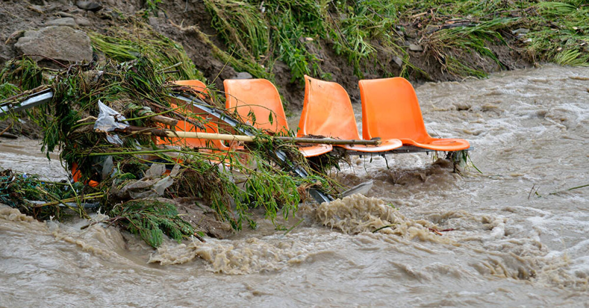 Woda podmyła nie tylko domy i mosty. Zniszczyła boisko LKS "Topór"