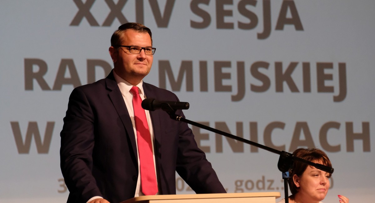 Jarosław Szlachetka z wotum zaufania za rok 2019. Poparło go 15 radnych, 4 się wstrzymało, a 1 osoba była przeciw