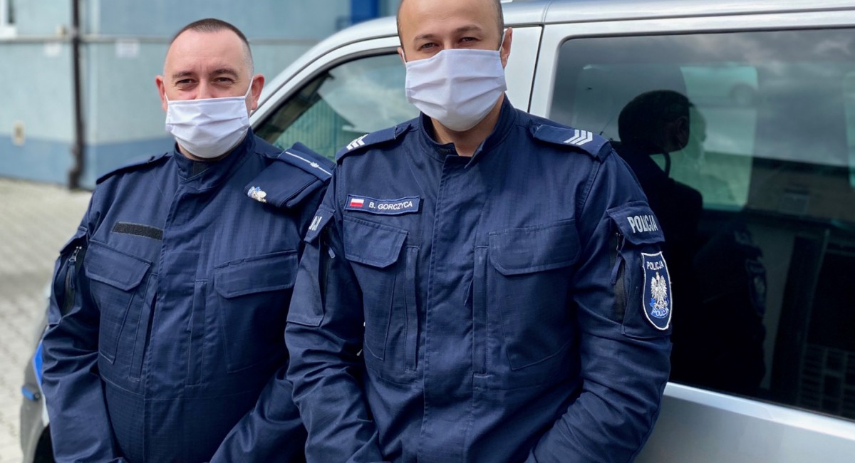 Wybiegł z domu z zamiarem targnięcia się na życie. Na czas znaleźli go dzielnicowi