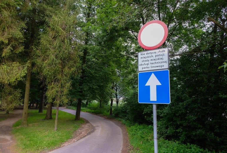 Złe wiadomości dla fanów jazdy samochodem bez celu. Zmiany w „małpim gaju”