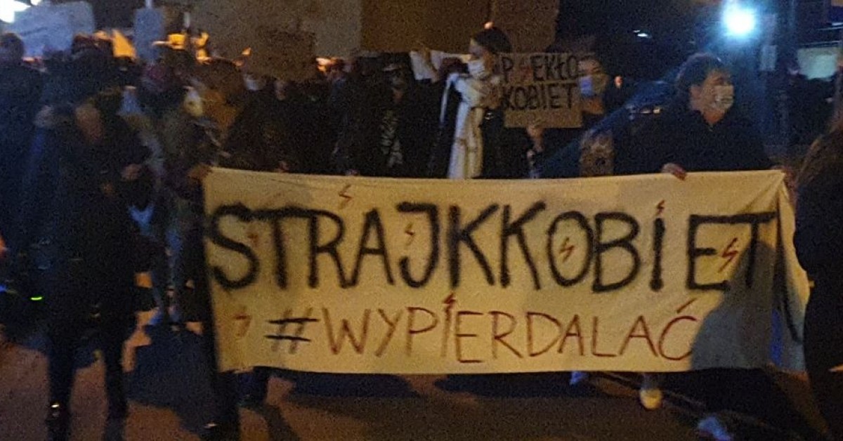 Mieszkańcy Dobczyc dołączają do strajku kobiet. Protestujący przeszli ulicami miasta