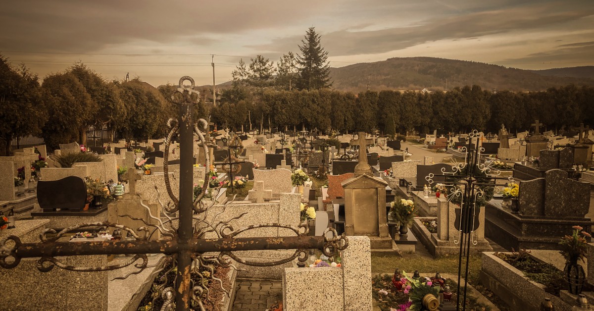 Kolejne obostrzenia w związku z epidemią. Rząd zamyka cmentarze