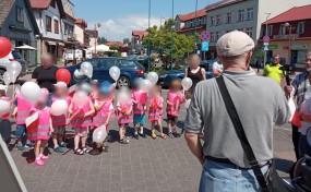 Dzieci na pikniku konstytucyjnym w Dobczycach. "To jest absolutny skandal", kontra "spotkanie apolityczne i edukacyjne"