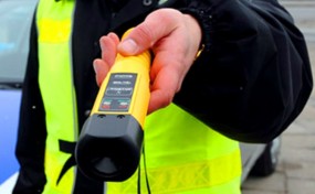 Pijani jeżdżą o każdej porze. Policja zatrzymuje kolejne prawa jazdy. "Nie tracimy czujności również po służbie"