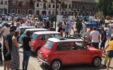 Kilkadziesiąt samochodów mini z całej Polski