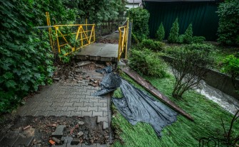 Pieniądze na odbudowę zniszczeń po powodzi. Burmistrz odebrał od wojewody 913 tys. zł