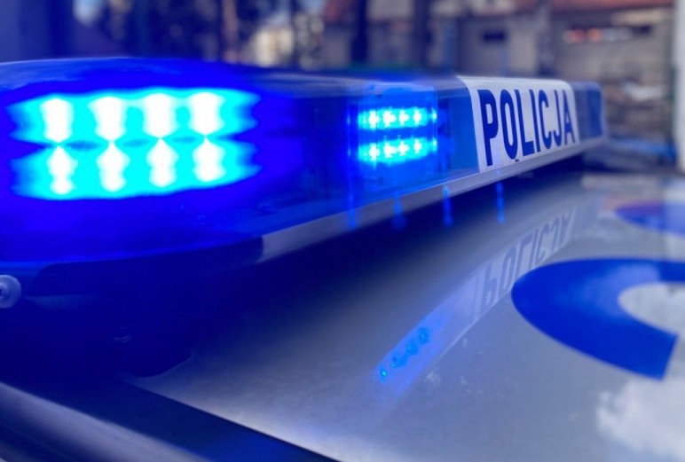 Tragedia w Wiśniowej. Zmarła 69-latka. Nożem mogła dźgnąć ją wnuczka. Policja ustala szczegóły