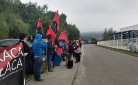 Protest przeciwko planowanym zwolnieniom w Cooper Standard Automotive w Myślenicach