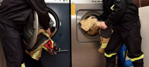 Po kilkuletnich staraniach strażacy z PSP Myślenice doczekali się pralnicy na mundury