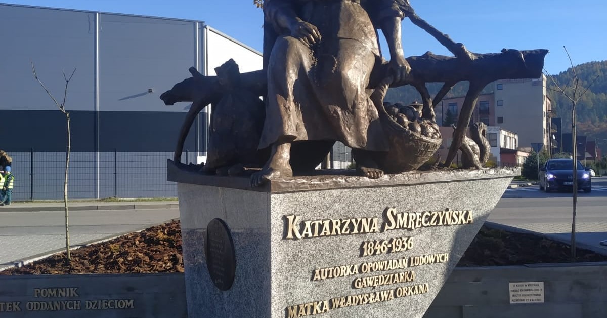 W parku stanął posąg Katarzyny Smreczyńskiej. Nazwano go pomnikiem „Matek Oddanych Dzieciom”