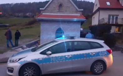 Włamał się do kapliczki i ją podpalił. Miał prawie 2,5 promila