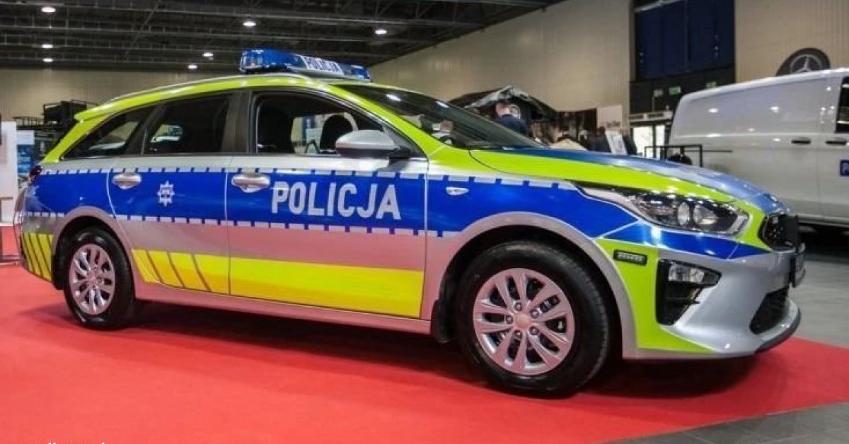 Tak będą wyglądać samochody policyjne. Dzięki zmianie kolorystyki mają być lepiej widoczne