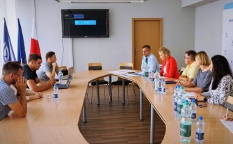 Dobczyce, Kraków. Przyjaciele Raby i radna dyskutują o kondycji rzeki z Wodami Polskimi