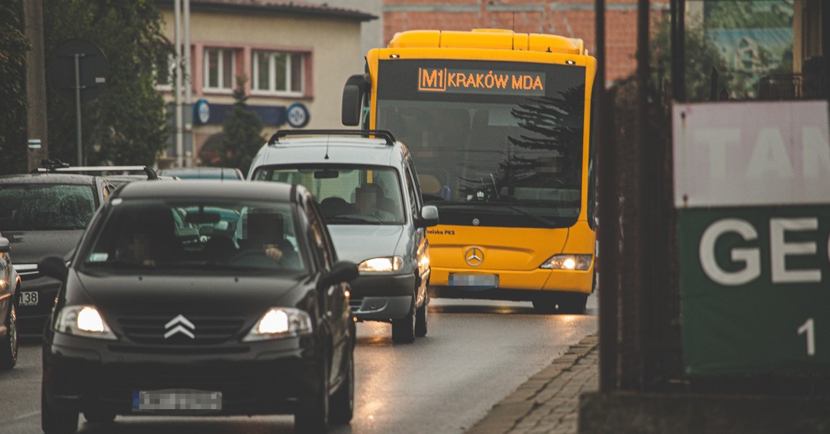 To ostatni dzień, kiedy żółte autobusy wyjechały na linię M1 Myślenice-Kraków. Co dalej z komunikacją zbiorową?