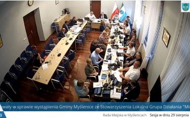 Gmina Myślenice występuje z Lokalnej Grupy Działania „Między Dalinem i Gościbią”. Burmistrz dyskutuje z radnym o powodach