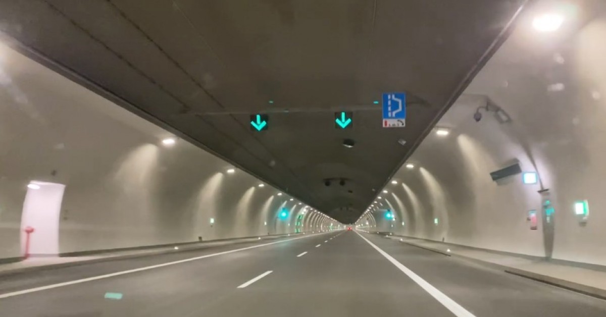 Tunel pod Luboniem Małym otwarty. Dzisiaj przejechali nim pierwsi kierowcy. WIDEO