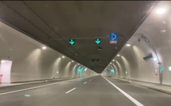 Tunel pod Luboniem Małym otwarty. Dzisiaj przejechali nim pierwsi kierowcy. WIDEO