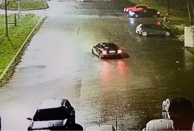 Myślenice. Kolejny „drifter” przyłapany na Zarabiu. Parking z kamerami jak magnes przyciąga fanów „jazdy bokiem”