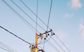 Od 1 grudnia samorządy mają obowiązek oszczędzania prądu