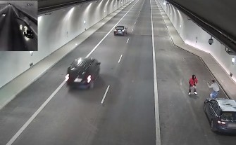 Kierowcy zatrzymują się, żeby robić selfie a nawet rapować. Pierwsze nagrania z monitoringu w tunelu pod Luboniem Małym