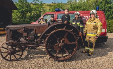 Poznachowice Dolne. Wystawili do licytacji unikatowy traktor z 1938 roku. Zbierają na nowy samochód strażacki