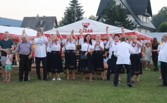 Dożynki Gminno-Parafialne w Trzemeśni: Nagroda za najładniejszy wieniec trafiła do gospodyń z Zasani
