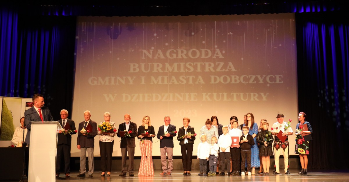 Dobczyce. Burmistrz wręczył nagrody w dziedzinie kultury. Odznaczonych zostało 12 osób