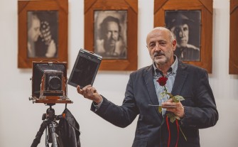 Stanisław Jawor wraca z kolejnym projektem. Tym razem prezentuje portrety myślenickich muzyków wykonane ponad stuletnią techniką