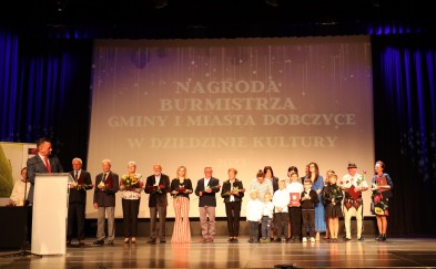 Dobczyce. Burmistrz wręczył nagrody w dziedzinie kultury. Odznaczonych zostało 12 osób