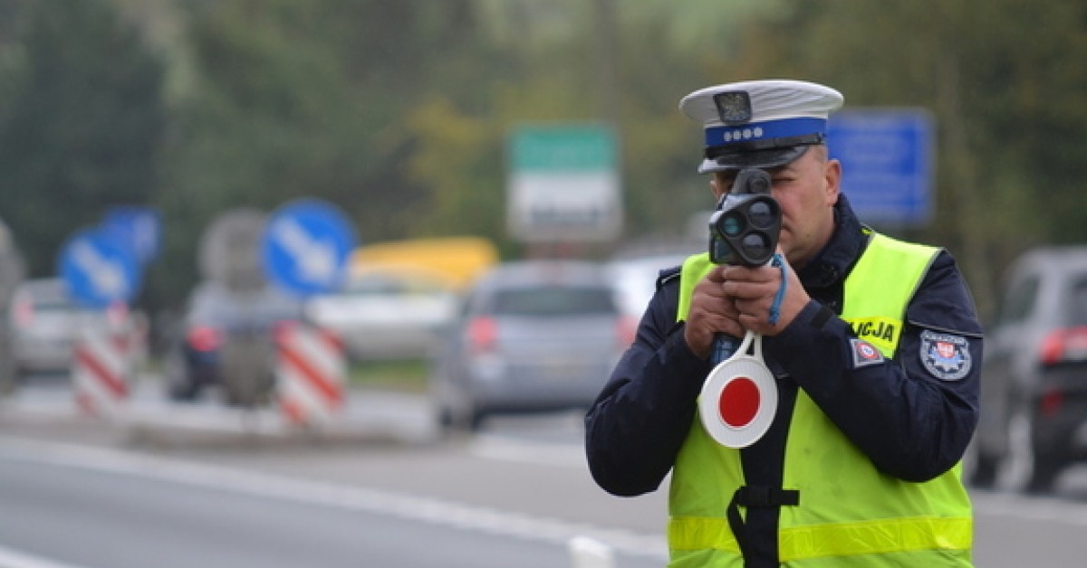 Zatrzymane prawo jazdy, spory mandat i 15 punktów. Jechał w terenie zabudowanym 133 km/h