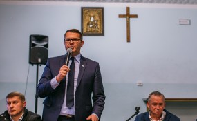 Jarosław Szlachetka: „Nie jestem tym, który zabiegał o wpisanie budynku starej szkoły w rejestr zabytków”. Nieruchomość w Krzyszkowicach nadal budzi wiele emocji