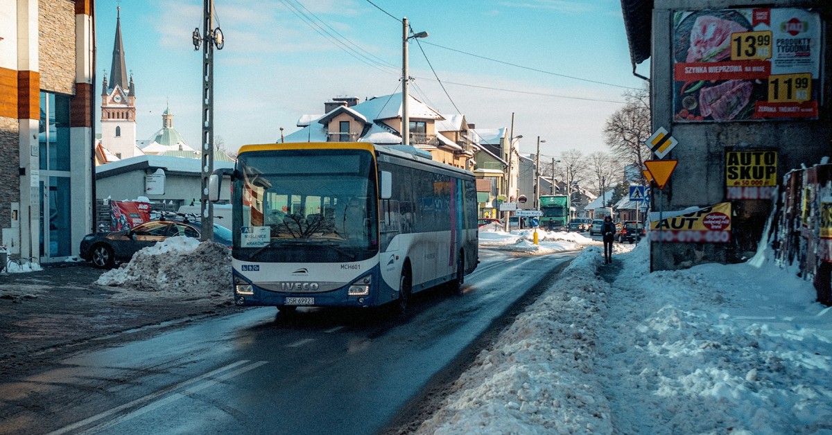 Utrzymanie linii autobusowej Myślenice-Kraków w 2024 r. będzie kosztować nas więcej. Radni zabezpieczyli pieniądze