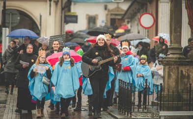 Myślenice. Orszak Trzech Króli przeszedł ulicami miasta. Na Rynku odbyły się jasełka