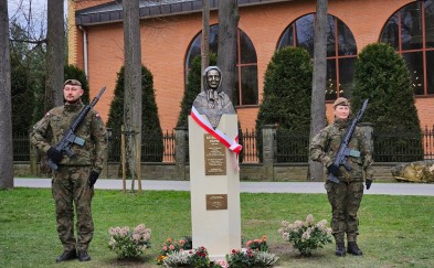 Tokarnia. W parku koło kościoła odsłonięto pomnik Katarzyny Filipek