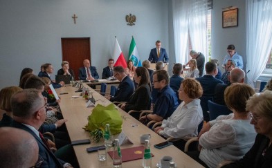 Burmistrz Jarosław Szlachetka złożył ślubowanie. Radni wybrali przewodniczącego i jego zastępców