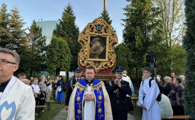 Myślenice. Majówka na Górnym Przedmieściu. Procesja z obrazem Matki Boskiej przeszła przez miasto